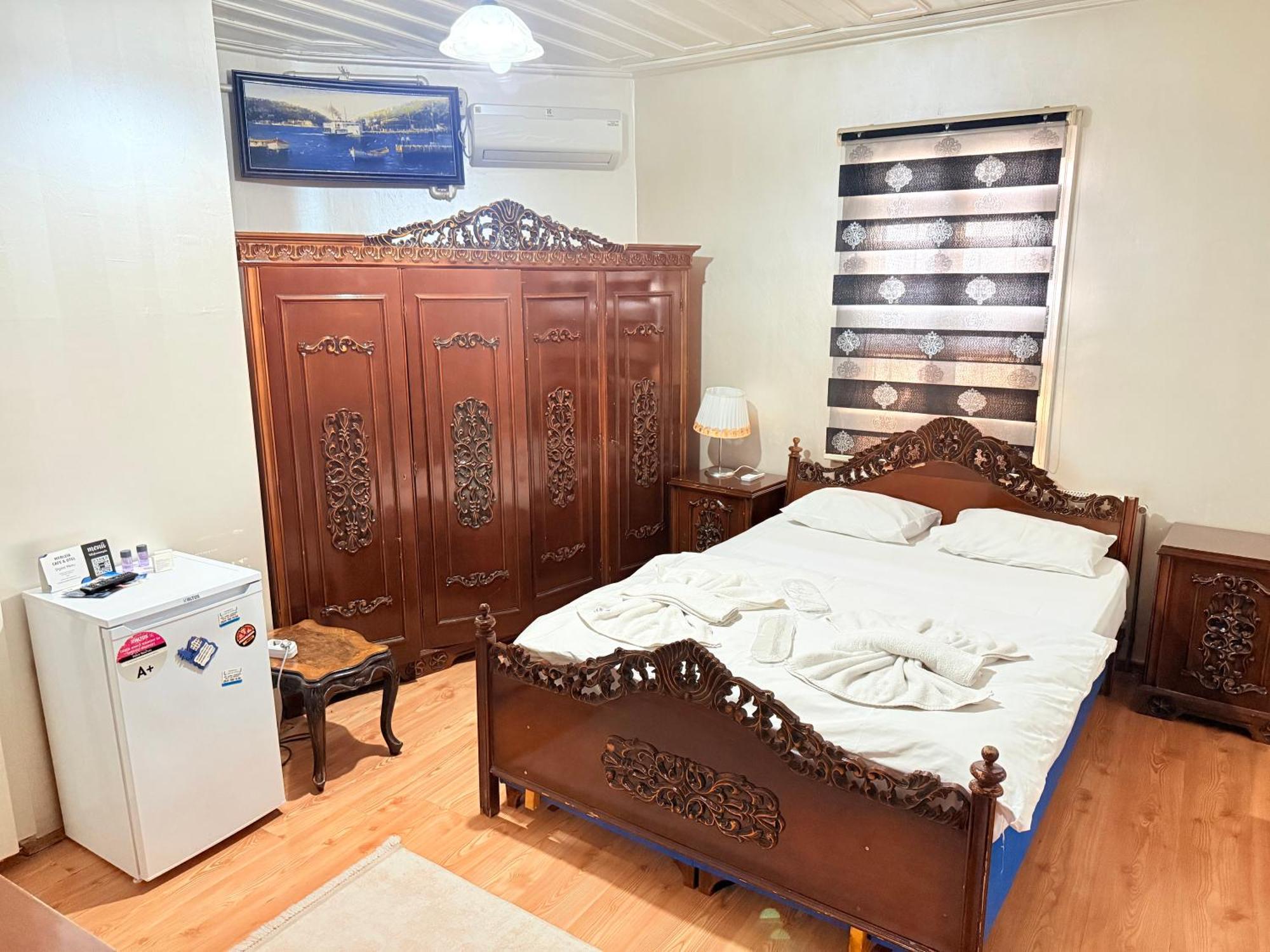 Oez Butik Otel Antik Kent Myrleia Mudanya Esterno foto